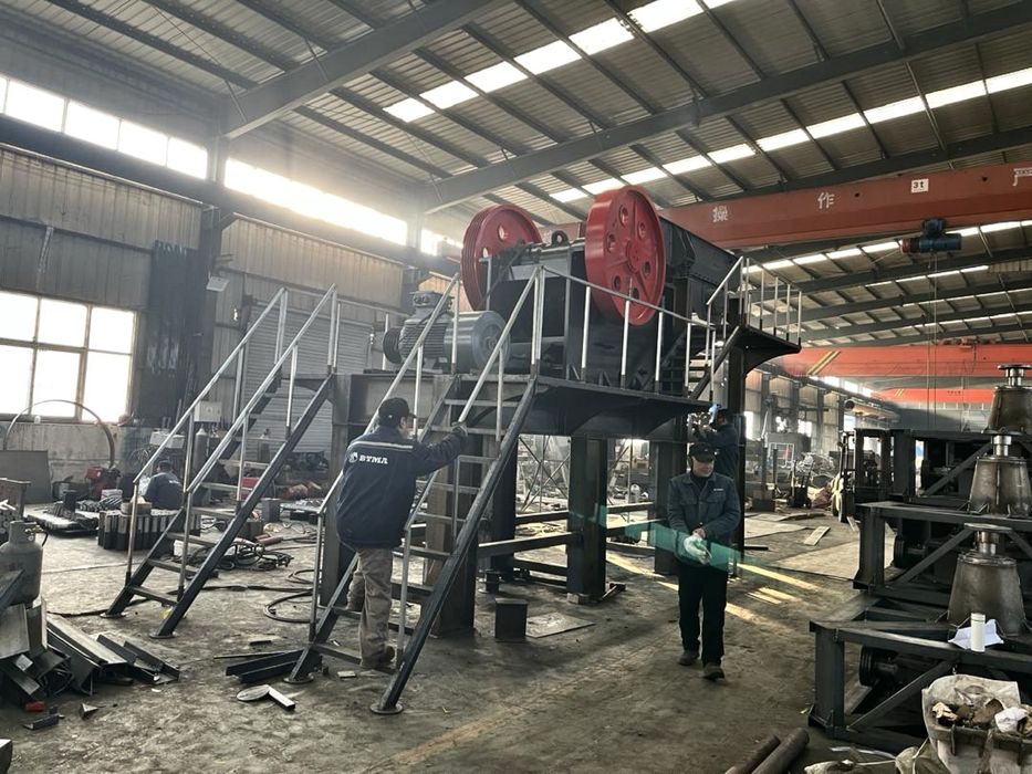 Concasor cu falci (jaw crusher) 600x900