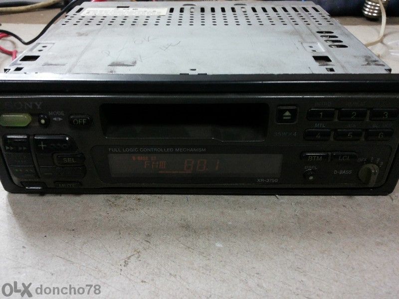 Продавам авто радио касетен ресивър Sony Xr 3750