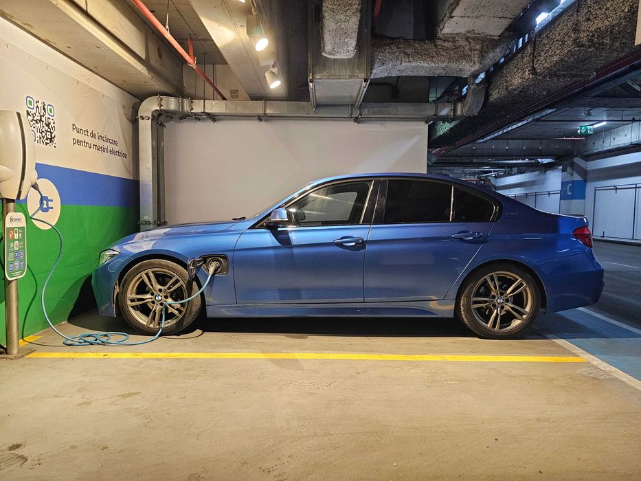 BMW Seria 3 F30 330e Plug-in Hybrid 2016 | Proprietar | Istoric curat