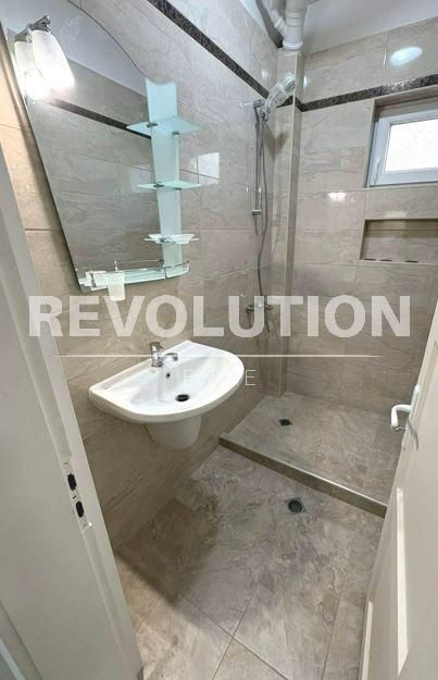 Дава се под наем Тристаен апартамент в Варна, Гръцка махала - 120 кв.м за 1097.01 € - Снимка #5