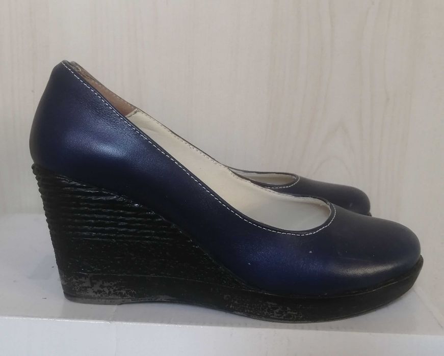 Pantofi din piele naturala cu platforma neagra numarul 35 / 36