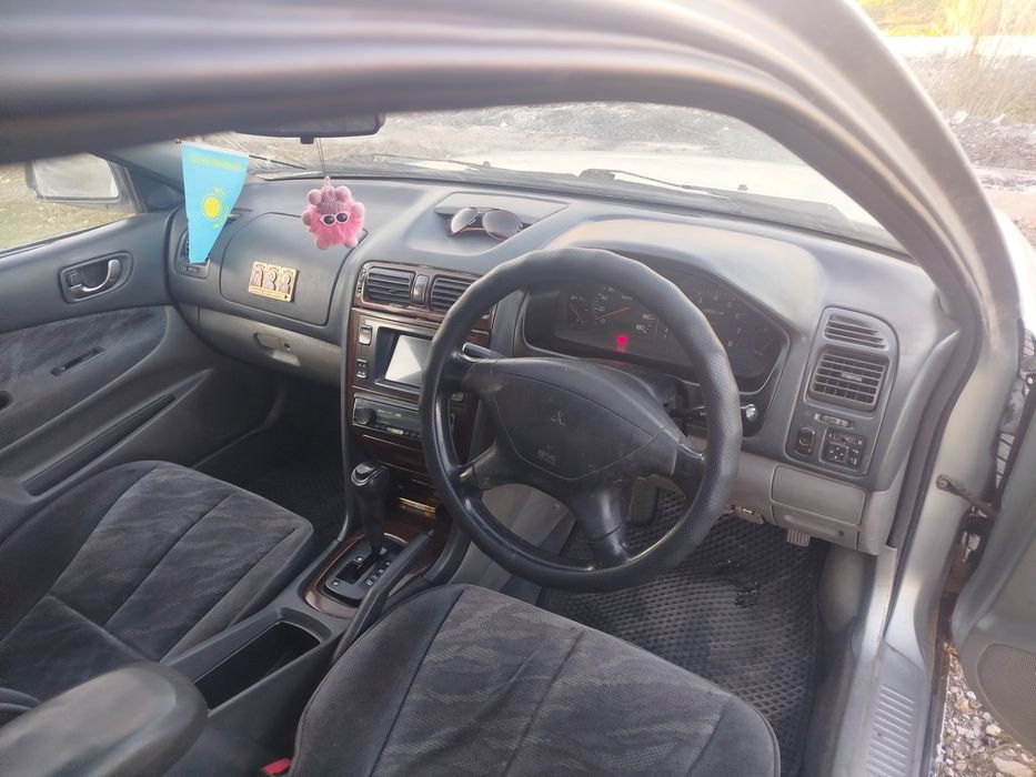 Митсубиси галант 8