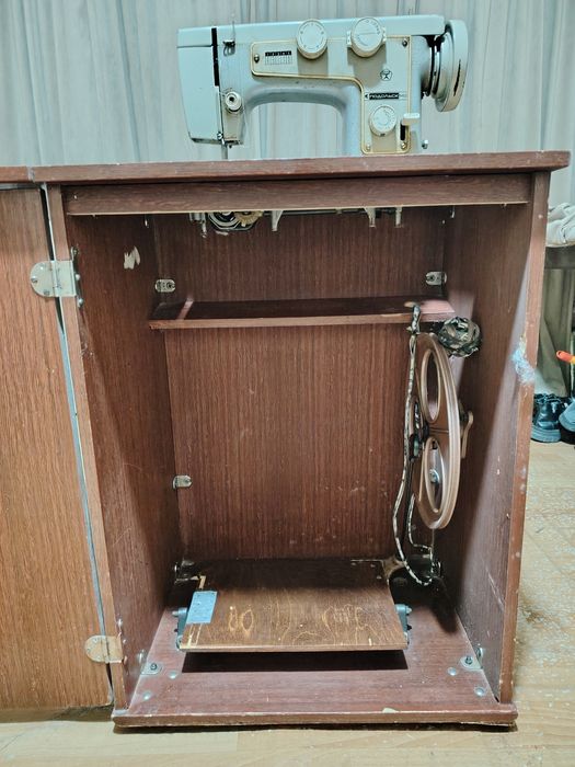 Tikish mashinasi Podolskiy-142