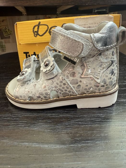 Сандали на девочку