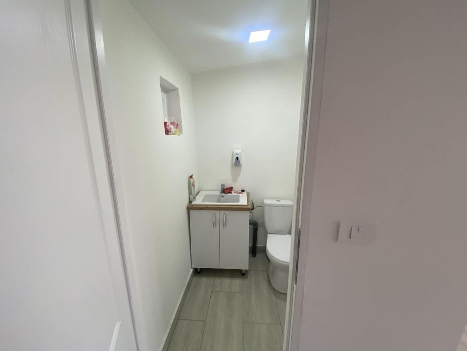 De vanzare sau de închiriat