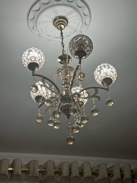 Lyustra sotiladi srochna