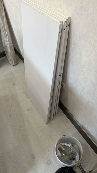 Стулья и стол раздвижной