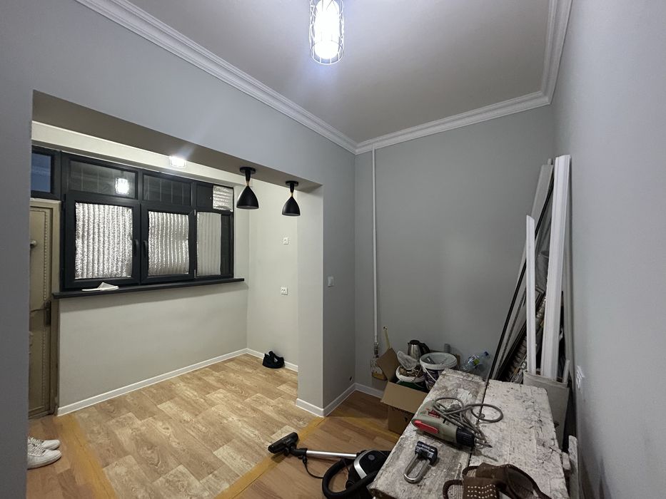 Продаётся 1+ плюс комнатная квартира 1-ый этаж с двориком 6-микр