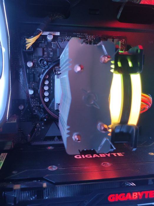 Vand PC I5 9400F, GTX 1070,H310M-K R2.0,16GB Ram+cutii.