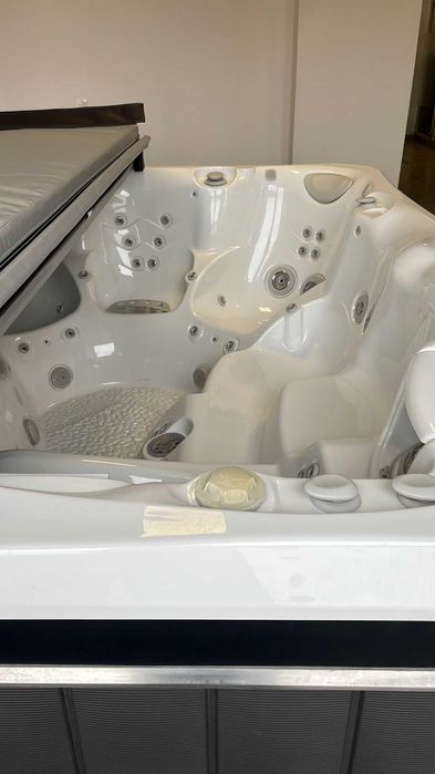 Jacuzzi / Cada cu hidromasaj Caldera Spas® Cantabria