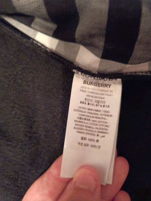 Vând bluza burberry neagra