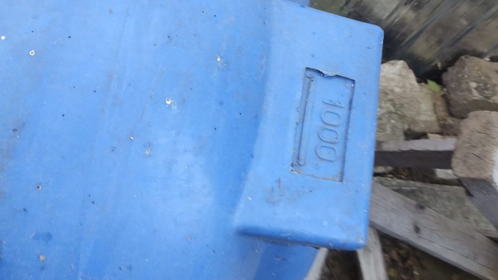 Bazin Romstal  culoare albastră,folosit in curte.