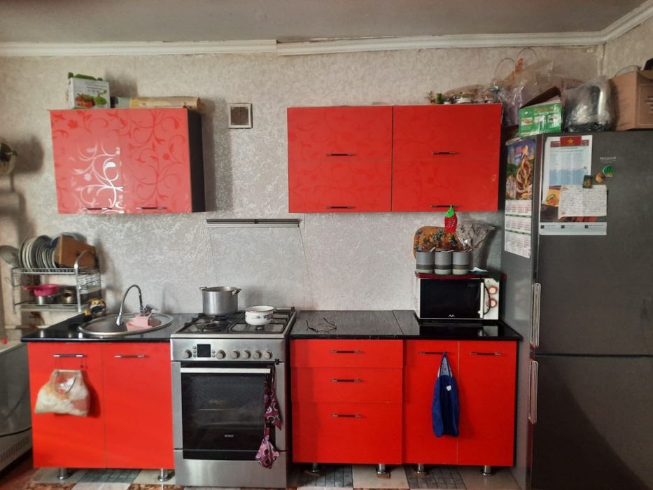 Фотода турғандар сатылады