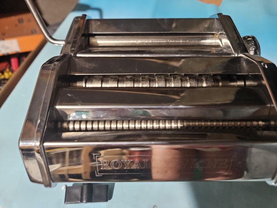 Aparat de făcut tăiței Royalty Line – aproape nou