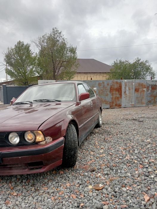 Продаю BMW 520 в среднем состоянии