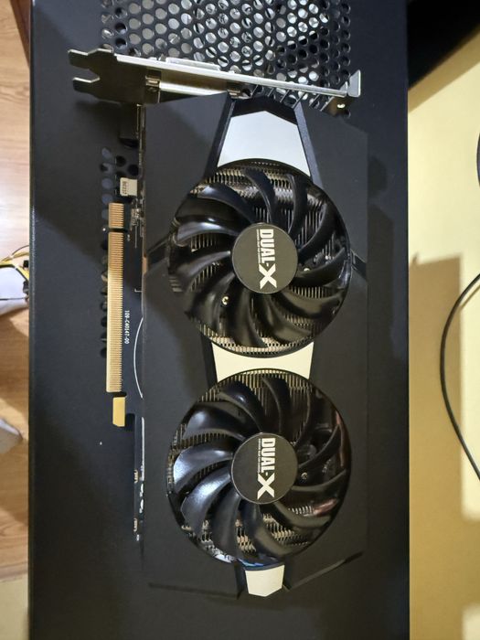 Геймърски компютър i5-4440 / R7 260X / 700W + Бонус части и слушалки Razer