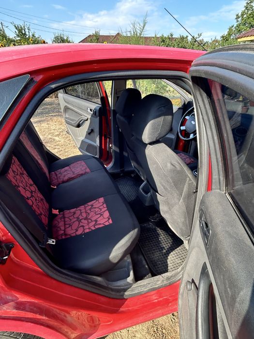 Masina ford FOCUS sau schimb cu Crosa de 150