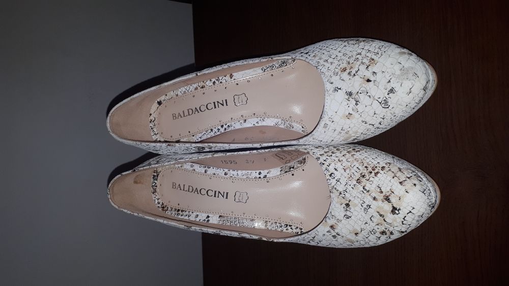 Pantofi damă Baldaccini, mărimea 39, piele bej cu textură croco