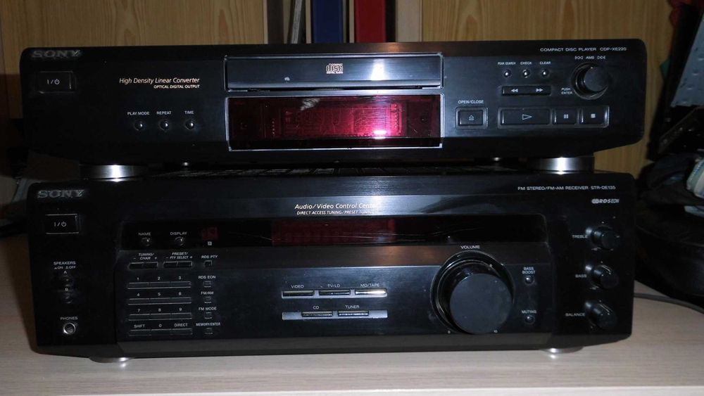 SONY AM/FM Stereo Receiver STR-DE135 + CD Player CDP-XE220