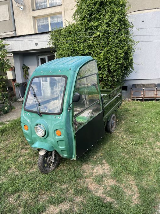 Triciclu Electric Cargo, autonomie 60 km, cabina