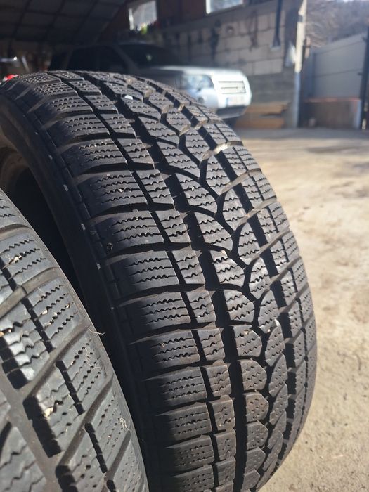 Vand doua anvelope iarna