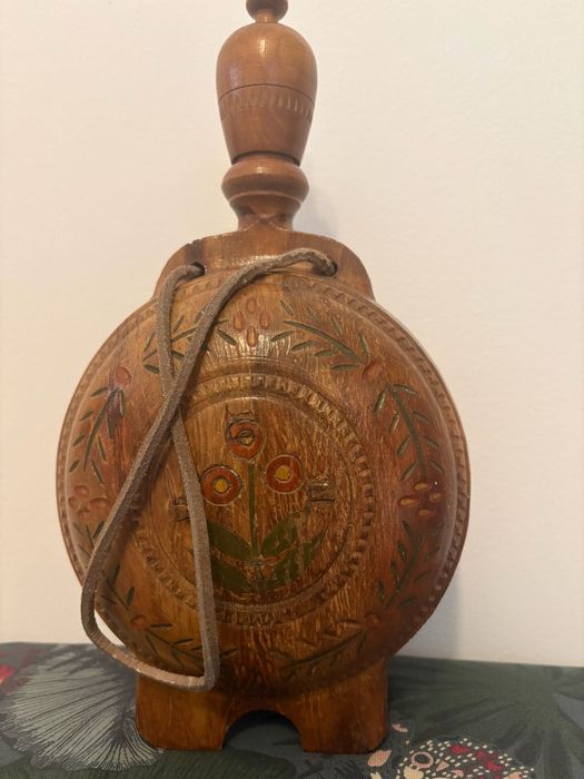 Plosca veche din lemn. In perfectă stare!