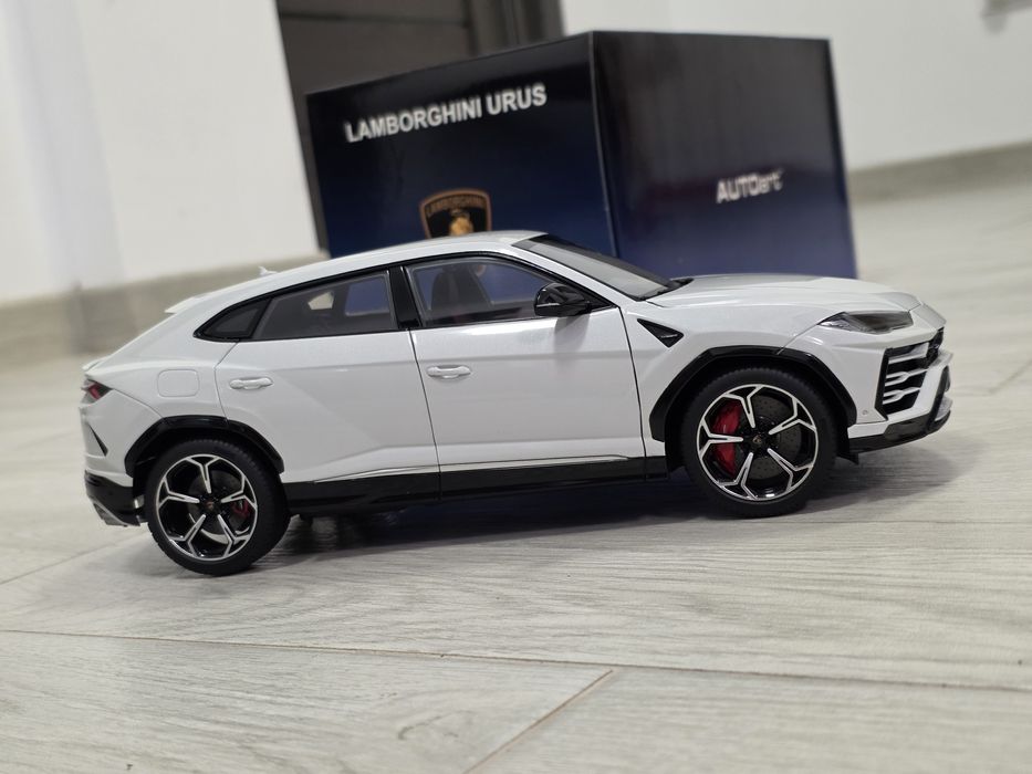 Macheta auto 1 18 Lamborghini Urus , Autoart
