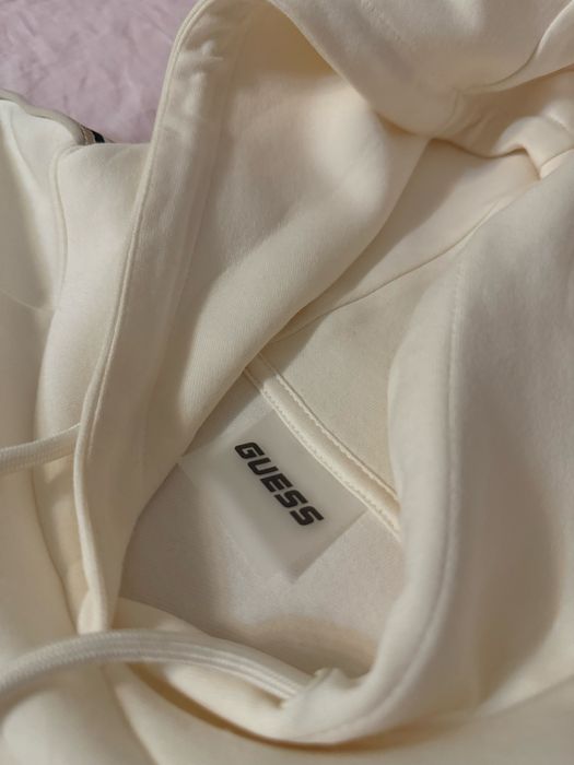 Оригинален GUESS суитчър – като нов с лого ленти