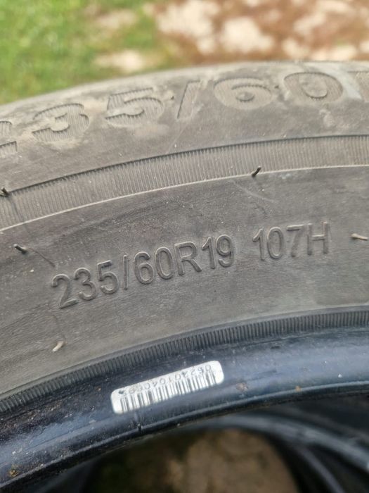 продам зимние шины липучки. размер 235/60/R19