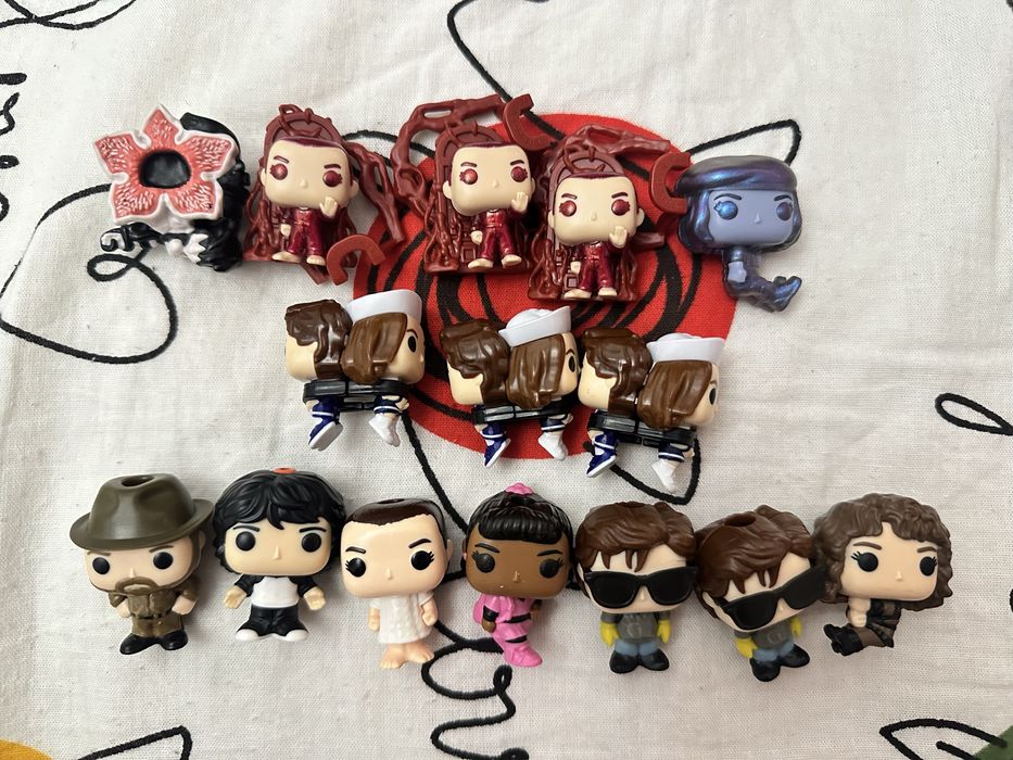 очень странные дела фигурки пишите