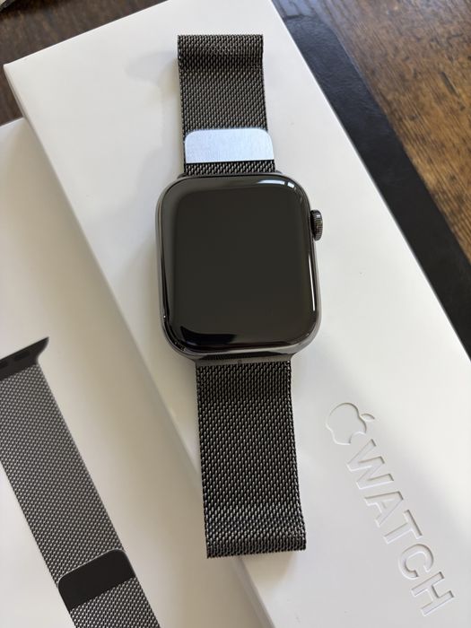 Apple Watch 8 45mm Graphite Stainless Steel Milanese  Loop