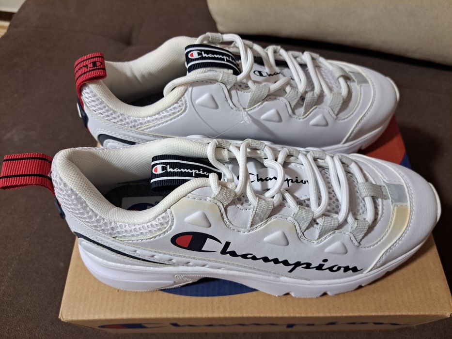 Бели маратонки Champion