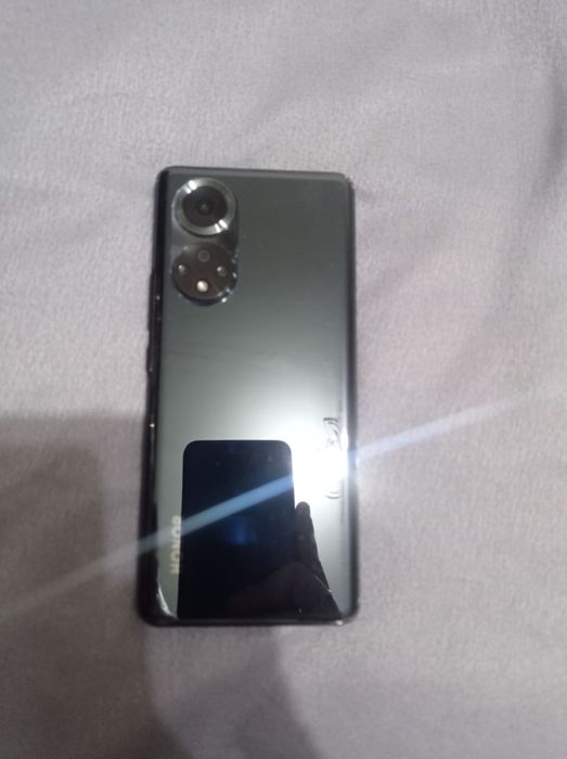 Xonor 50  telefoni sirochna sotiladi