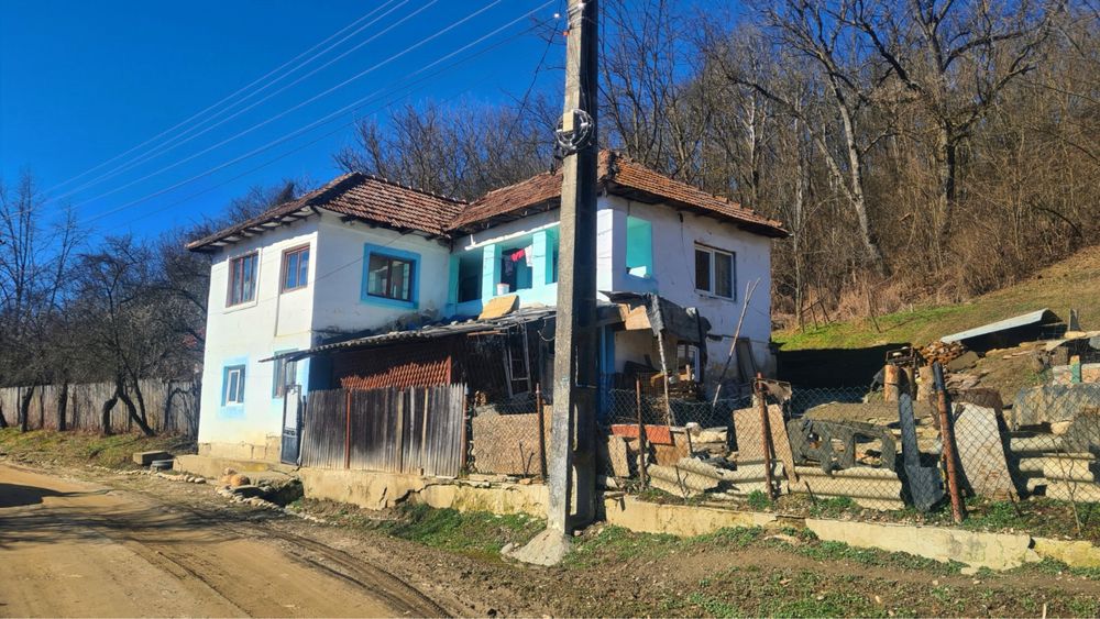 Casa si teren de vanzare Merisani • OLX.ro