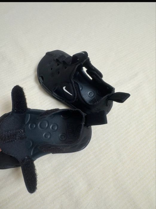Sandale Nike marimea 18,5  noi fara eticheta.