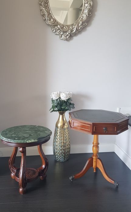 Măsuță veche pentru cafea