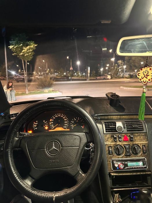 Mersedes benz E- class 1998