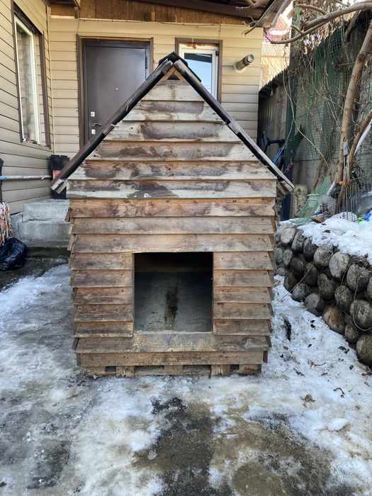 Продам будку для собак просторная