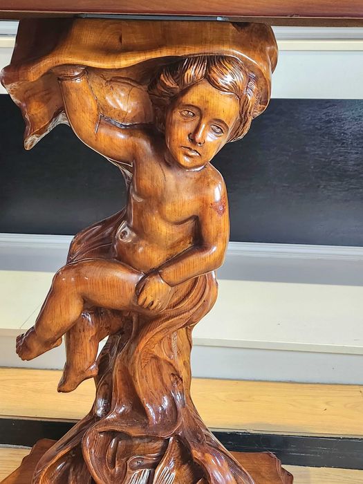 Старинна конзолна маса Cherub
