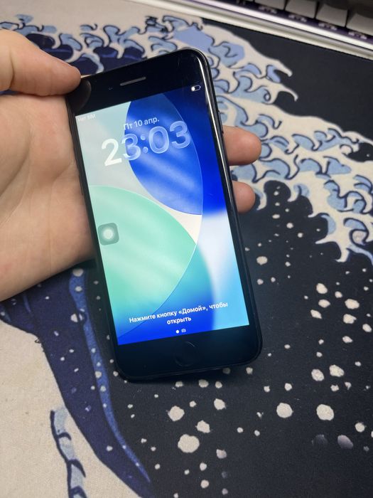 продам айфон se на 64