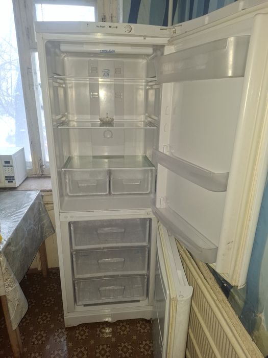 Продам холодильник