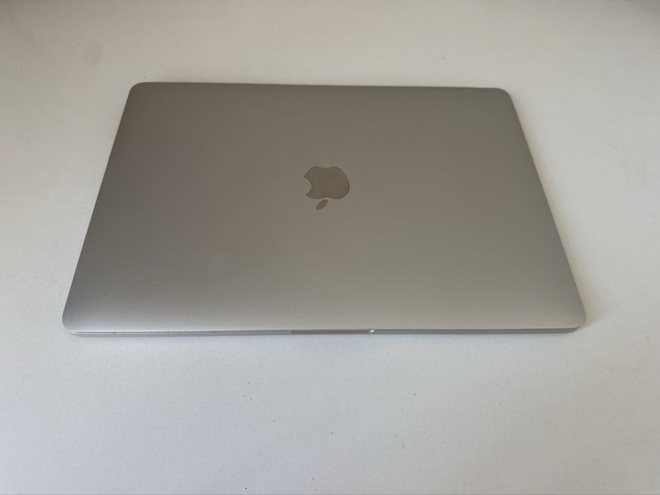 Macbook pro 13 8/256 touch Bar