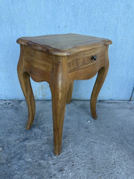 Масивно дъбово bedside table / нощно шкафче във френски стил