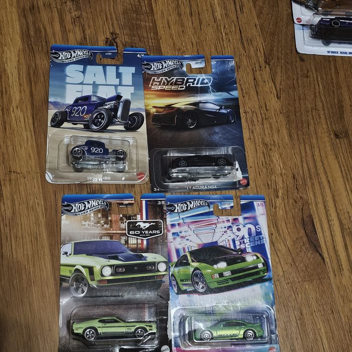 Hot wheels колички.