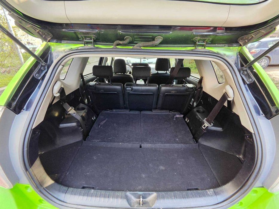 Такси под Аренда към Taxi Me,Toyota Prius+,7 Местен,Хибрид плюс Газ-68лв/35 евро на ден