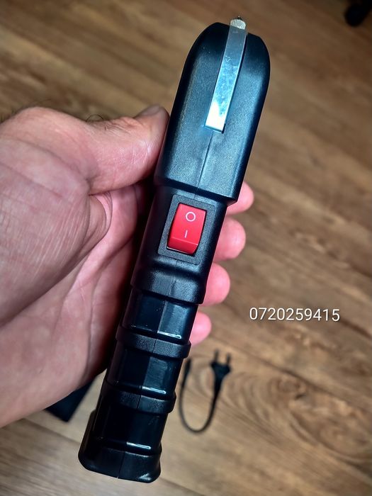 Electrosoc Police  Pentru Autoaparare cu Lanterna + Husa TW-928, 150000W