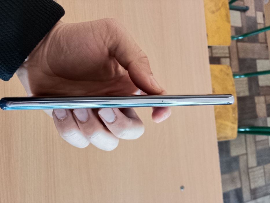 SAMSUNG Galaxy S8+  Holati zo'r kareyski region