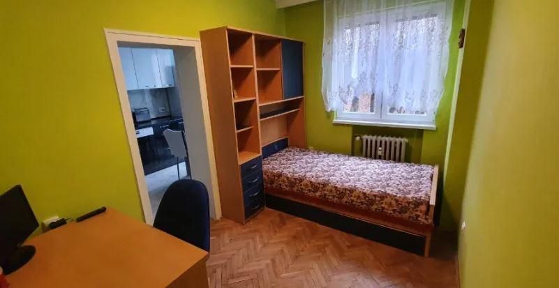 Тристаен апартамент в ж.к. Гео Милев.
