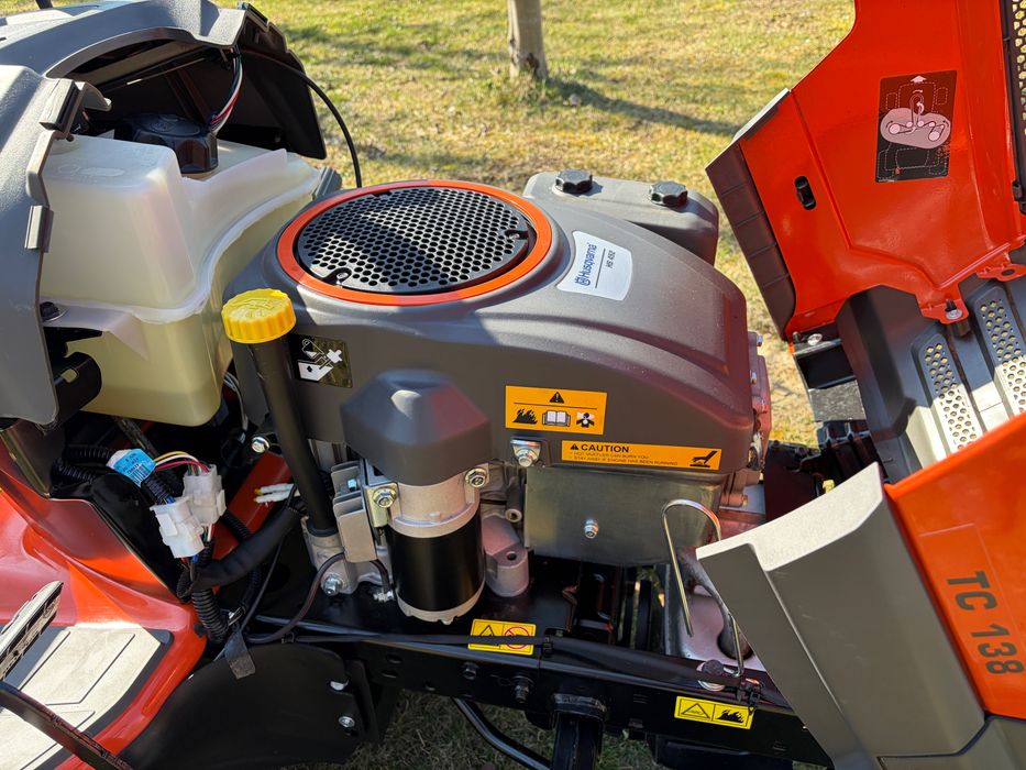 Tractoras Tuns Iarba/Gazon*Husqvarna*An 2022*