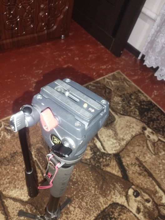 Монопат видеокамера